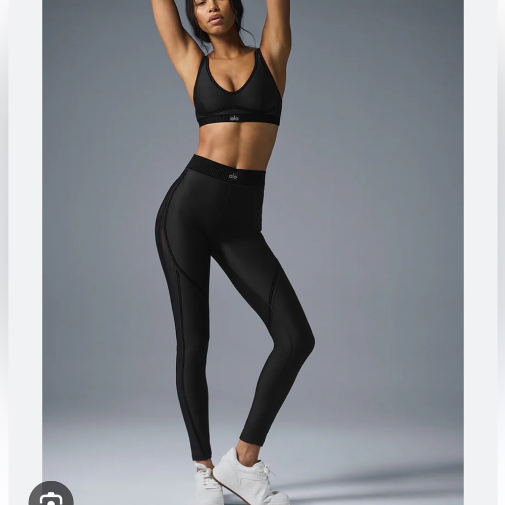 EUC Alo Yoga Airlift Mesh Line Up Set